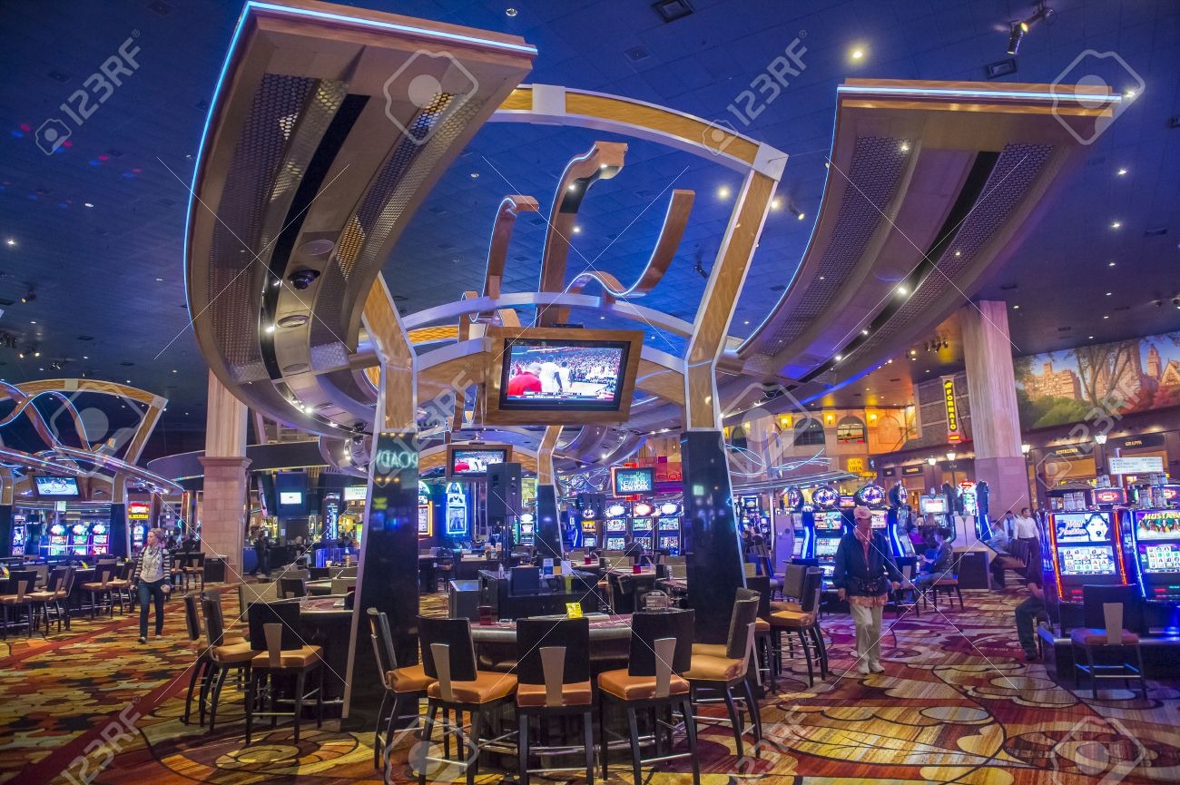 Qimbruzatex Restaurant casino lobby en hoofdingang